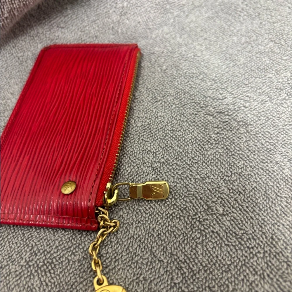 Authentic Louis Vuitton Red Epi Key Cles - Picture 11 of 14